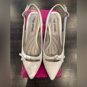 Easy Street “Emerin” White Heels size 7W